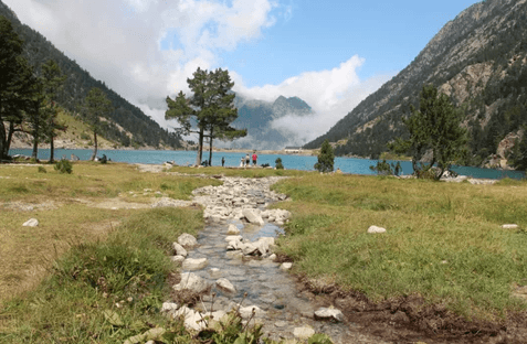Lac de Gaube et reflet du Vignemale