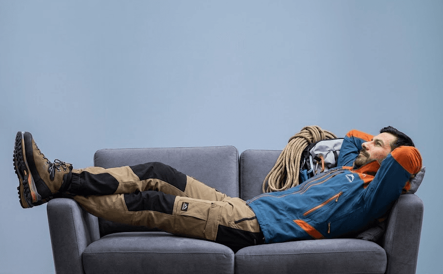 Personne sédentaire assise bureau travail